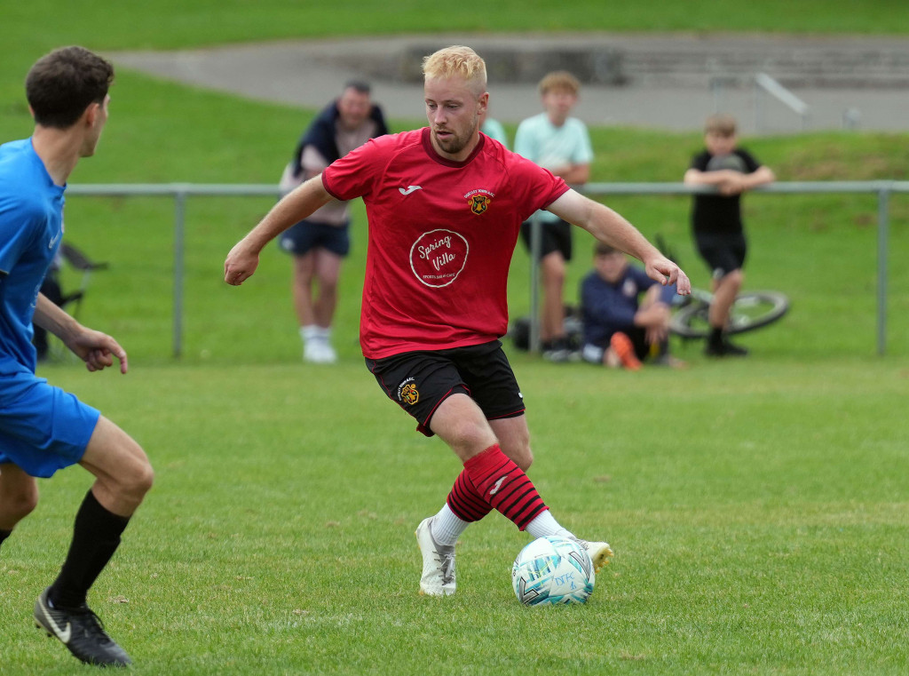 received 1469404317364797 | Dursley Town appoint Deakin as new boss