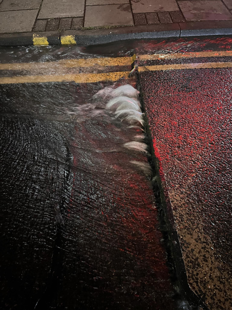 Messenger creation A1D3E1B6 4E0A 4A6A AC39 38B3224C35D0 | Pictures: major incident forces road closure