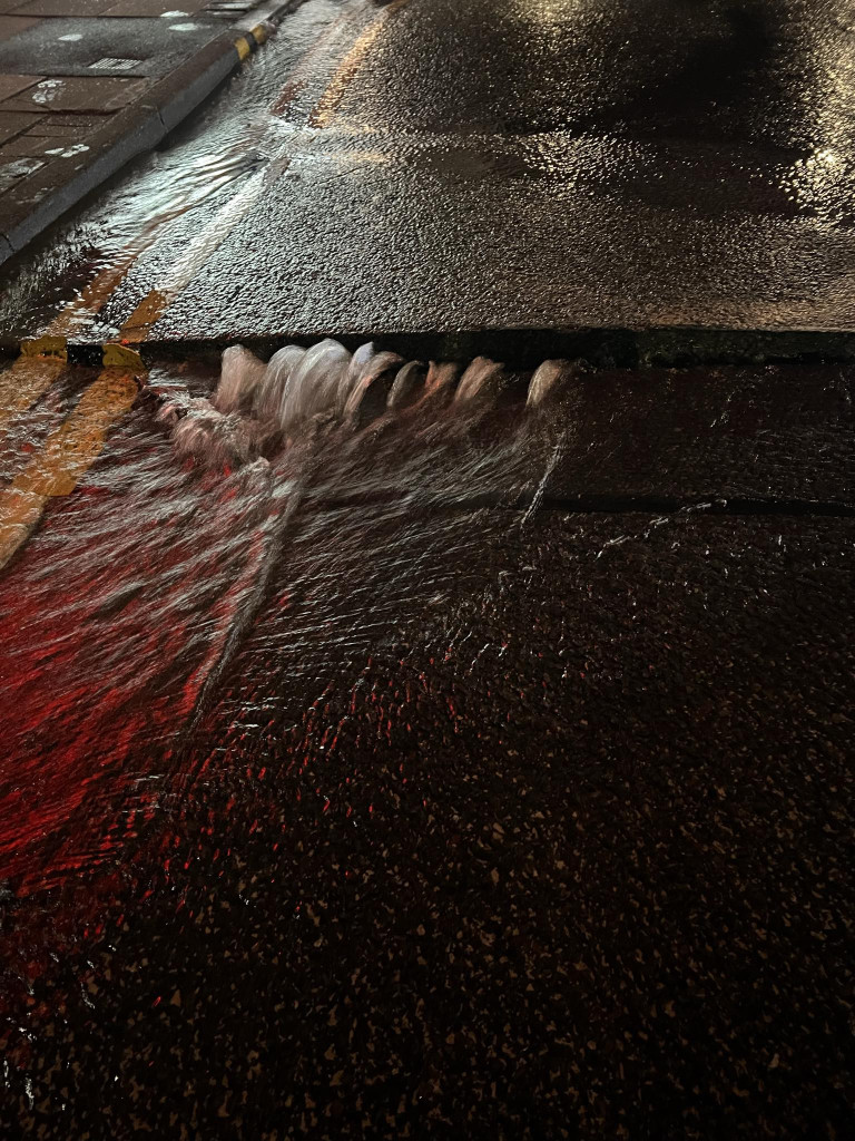 Messenger creation 70F5584F DDDC 4D4D 8EA3 A85B30CC1CCD | Pictures: major incident forces road closure