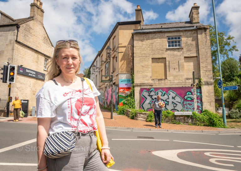 Alice Lowe adds her backing to save landmark town pub