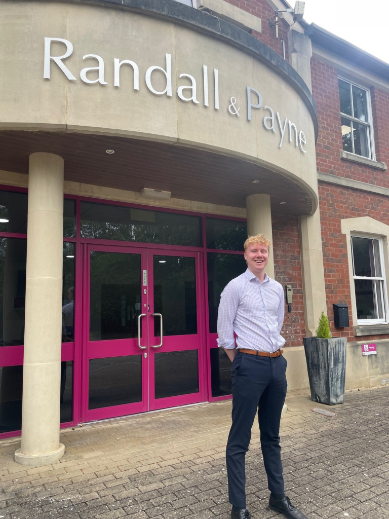 Kieran run to work challenge 1 | Randall & Payne auditor to run 75 miles to work in a week for Mind charity