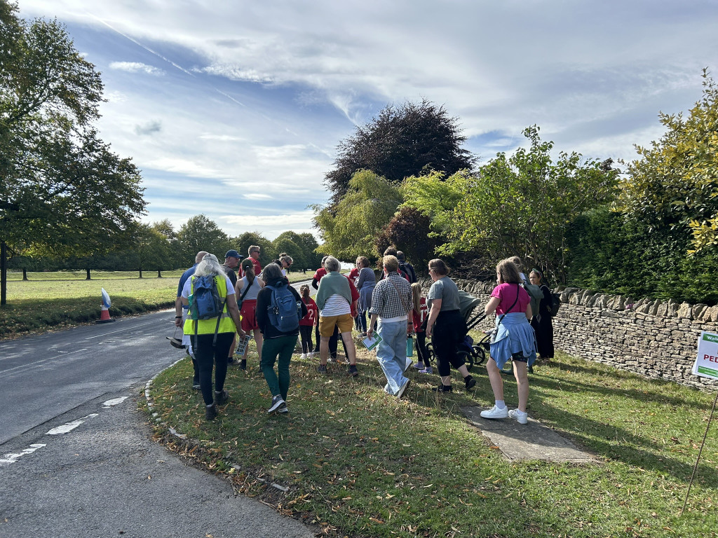 Walkers settting off for the Walk Talk for Longfield | Hundreds join hospice's walk and talk event