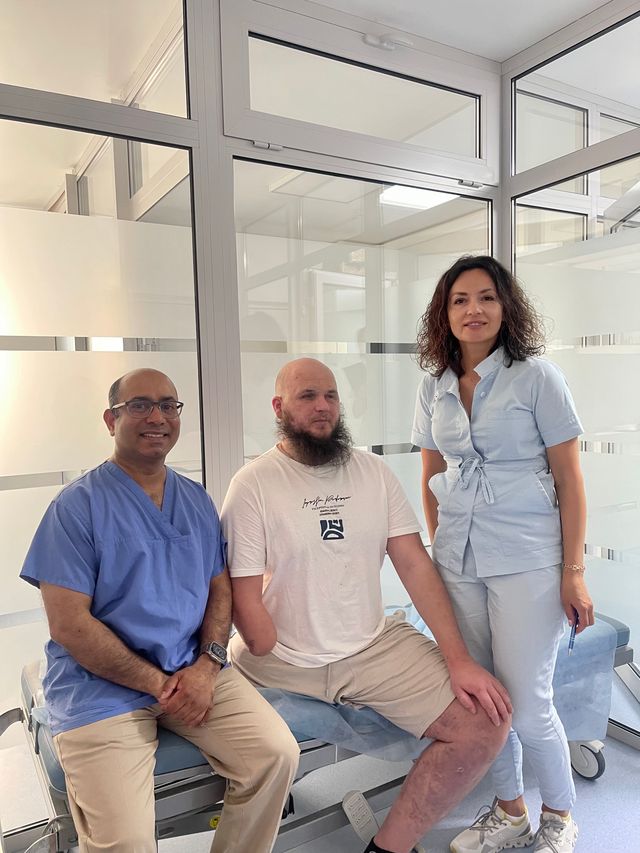 kX8GsvRw | Stroud company delivers life-changing pain relief to Ukrainian war amputees