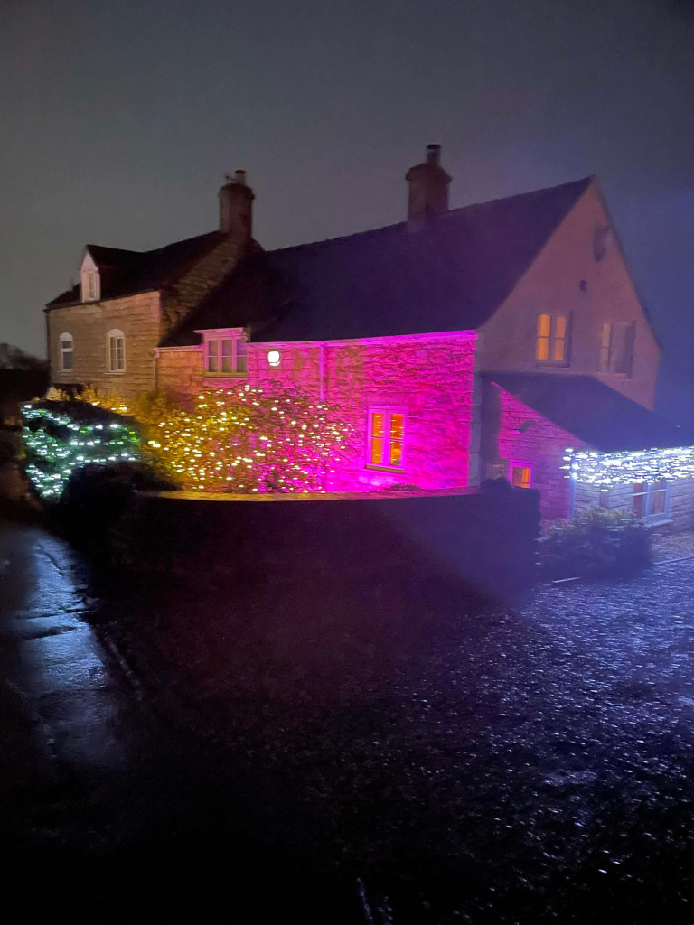 78e49b8dffaf6c0fc2d0e85c76fb6a33 | Whiteshill & Farmhill switch on first ever Christmas Light Trail